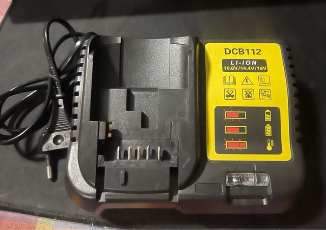 Cargador baterías DCB112 10.8V-18V