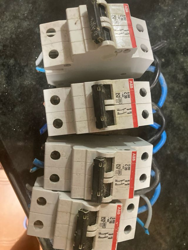 marerial electrico Hager SB125 + Contactor ES 263B