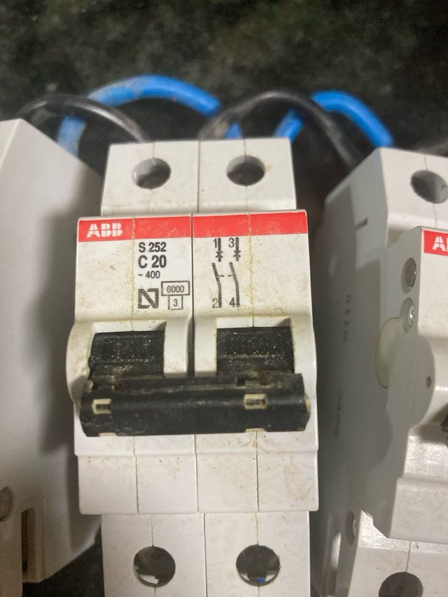 marerial electrico Hager SB125 + Contactor ES 263B