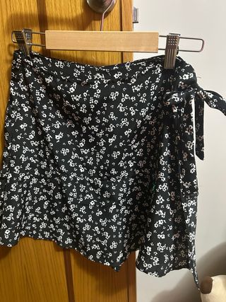 Falda pantalón negra floral Tiffosi