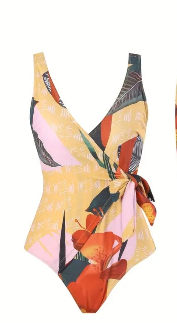 Bañador cruzado estampado flores.