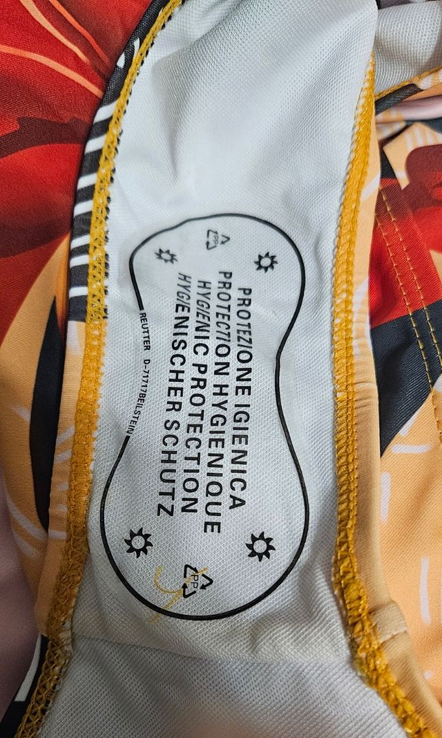 Bañador cruzado estampado flores.