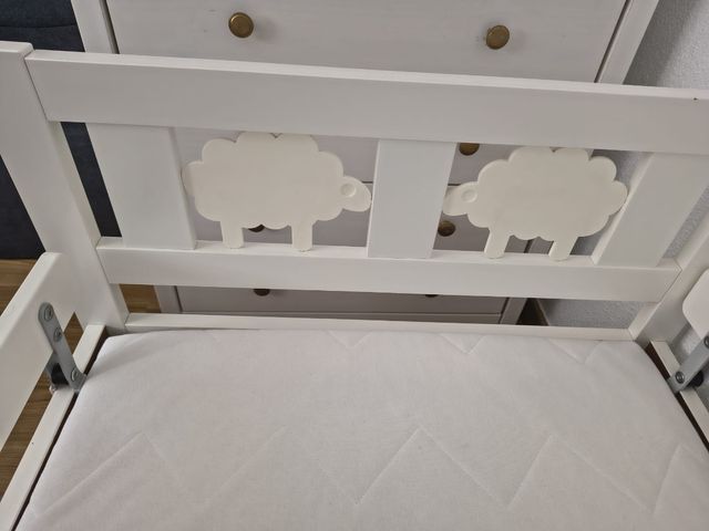 Cama infantil Ikea con colchón y dos barras