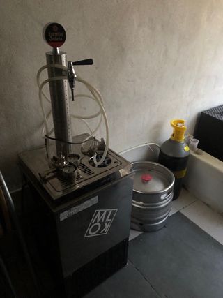 SE AQUILA grifo cerveza portatil para fiestas.