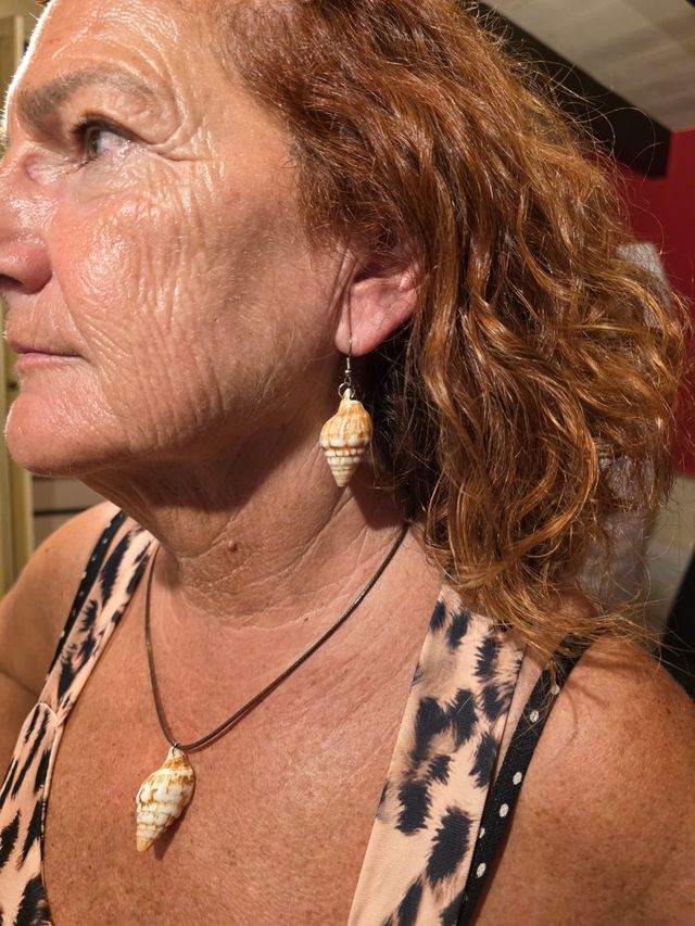 Conjunto pendientes y colgante de caracolas natura