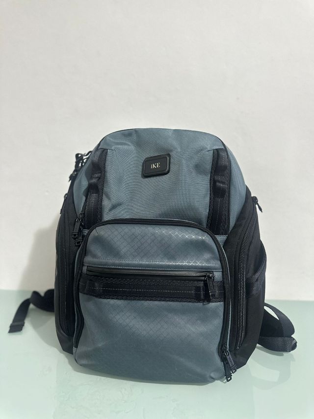 Mochila Tumi - Negra y azul flojo