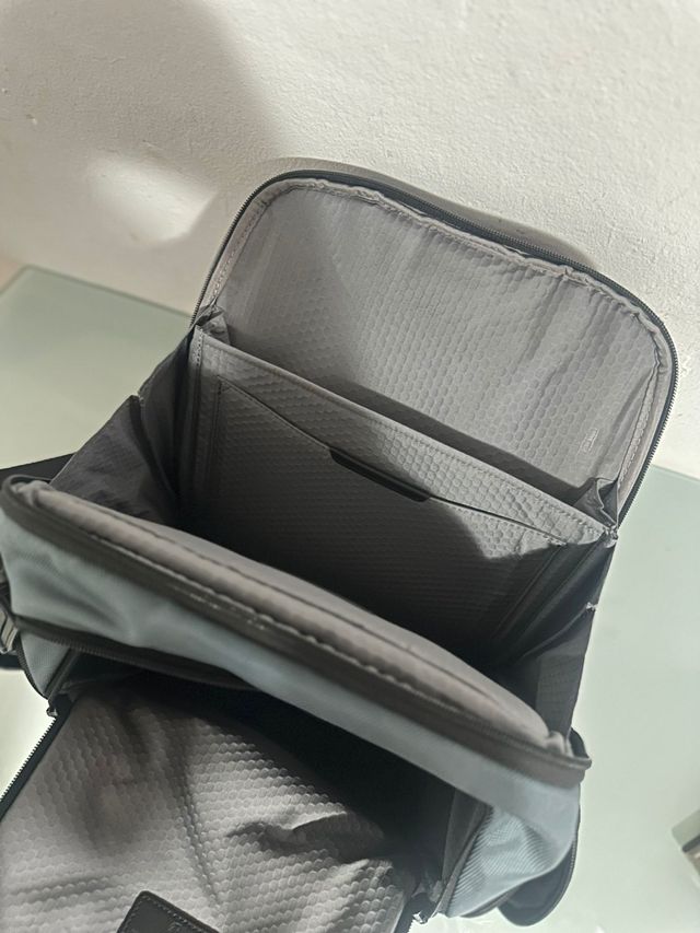 Mochila Tumi - Negra y azul flojo