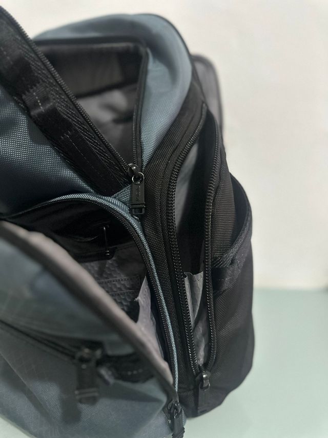 Mochila Tumi - Negra y azul flojo