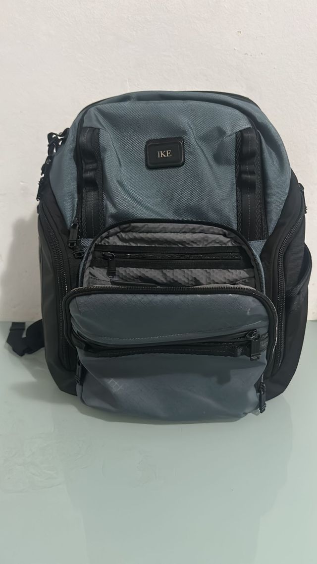 Mochila Tumi - Negra y azul flojo