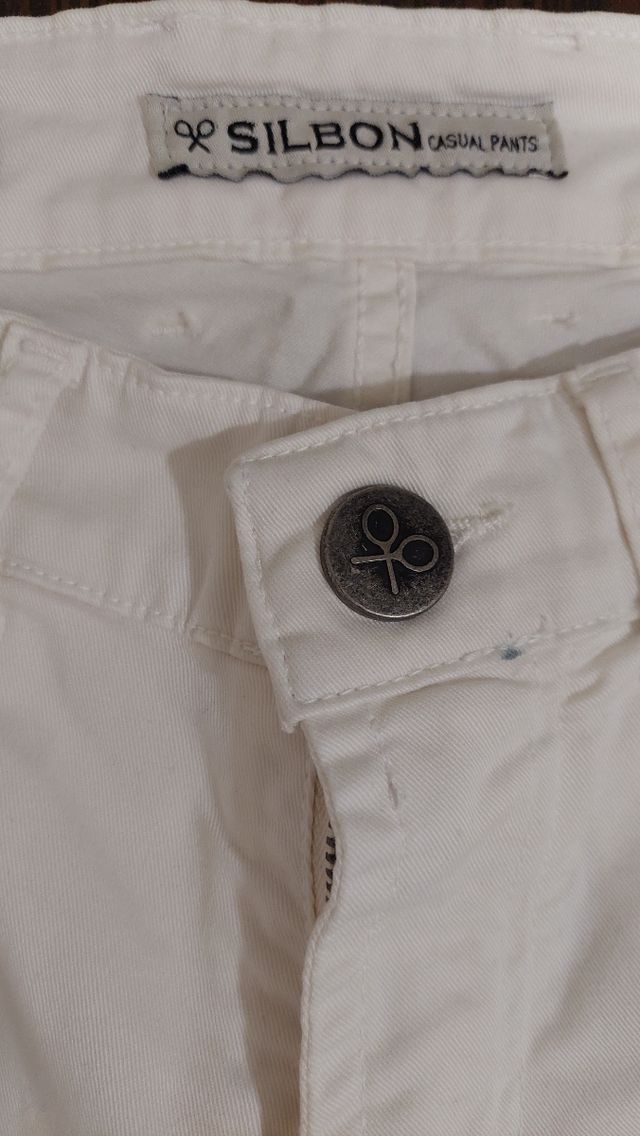 Pantalones blancos hombre.
