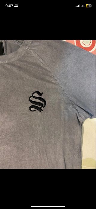 Camiseta gris efecto desgastado