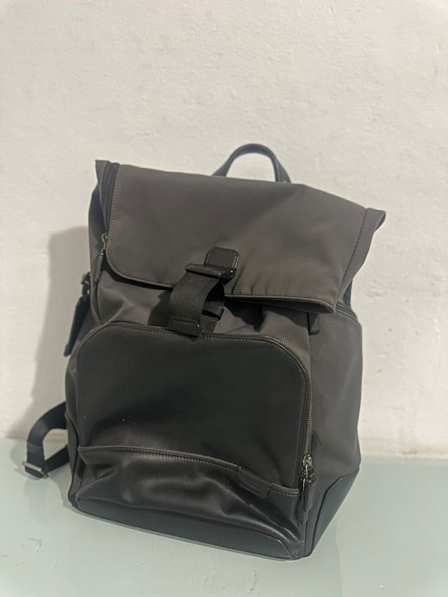 Mochila Tumi negra