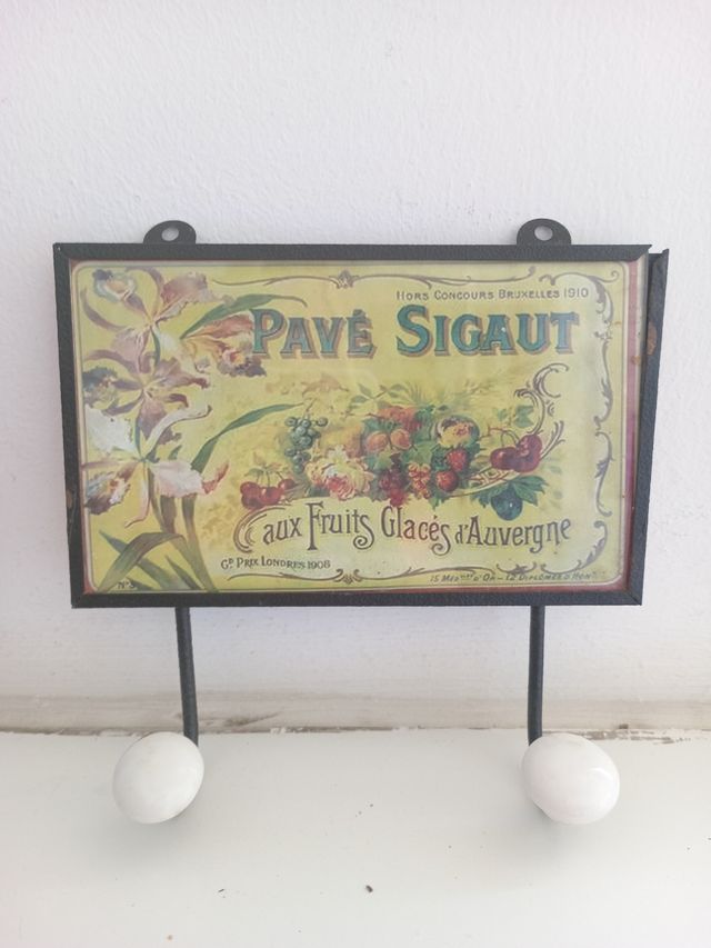 Colgadores vintage con diseño de jabones antiguos