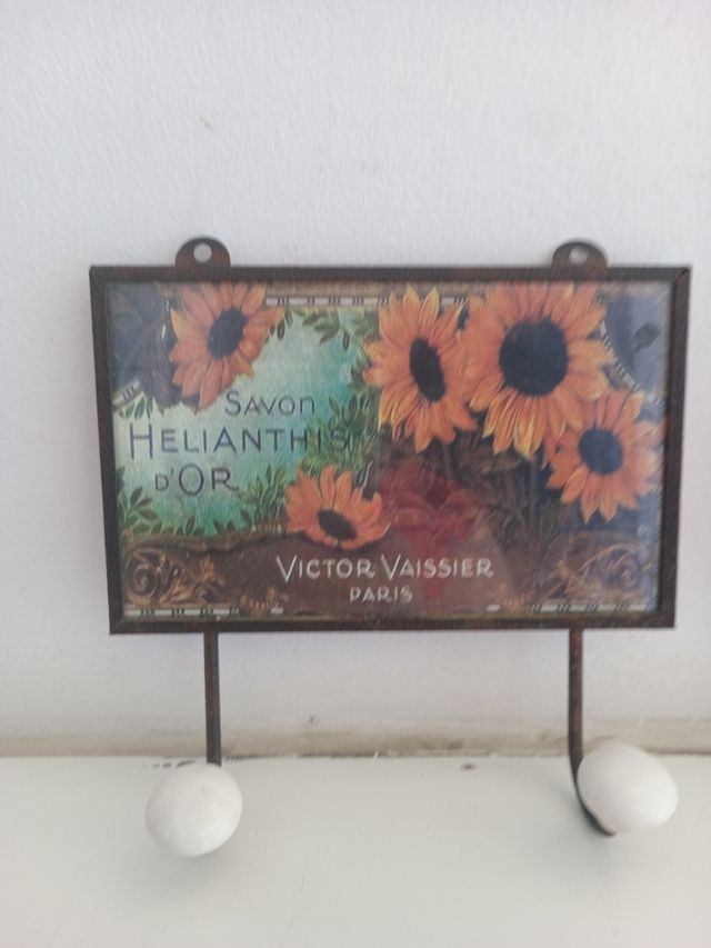 Colgadores vintage con diseño de jabones antiguos