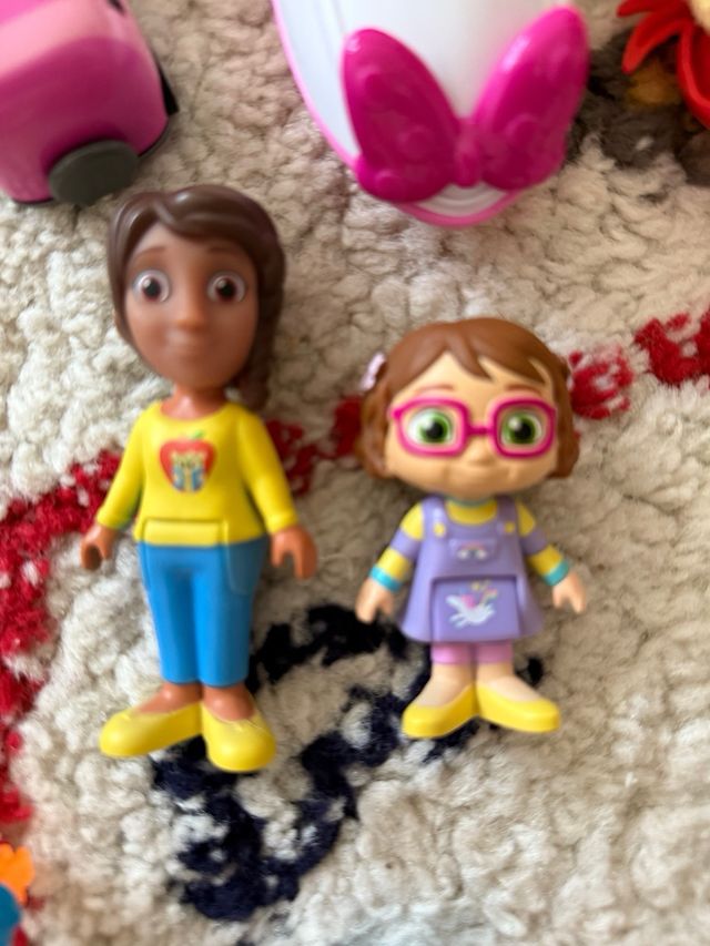 Ônibus musical Cocomelon + 2 figuras