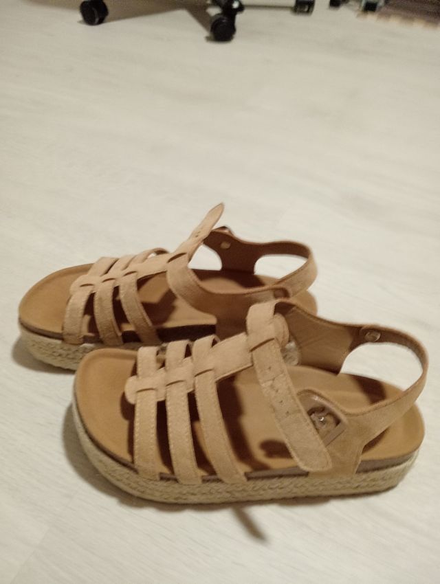 Sandalias de plataforma beige