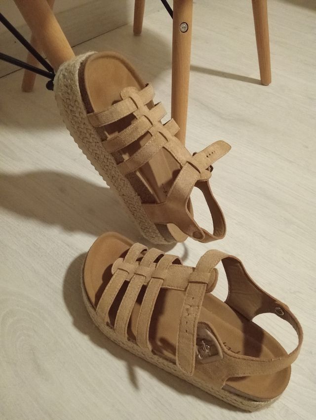 Sandalias de plataforma beige