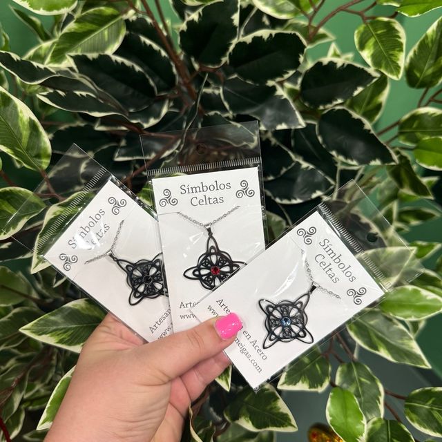 Collar nudo bruja circonita - Acero