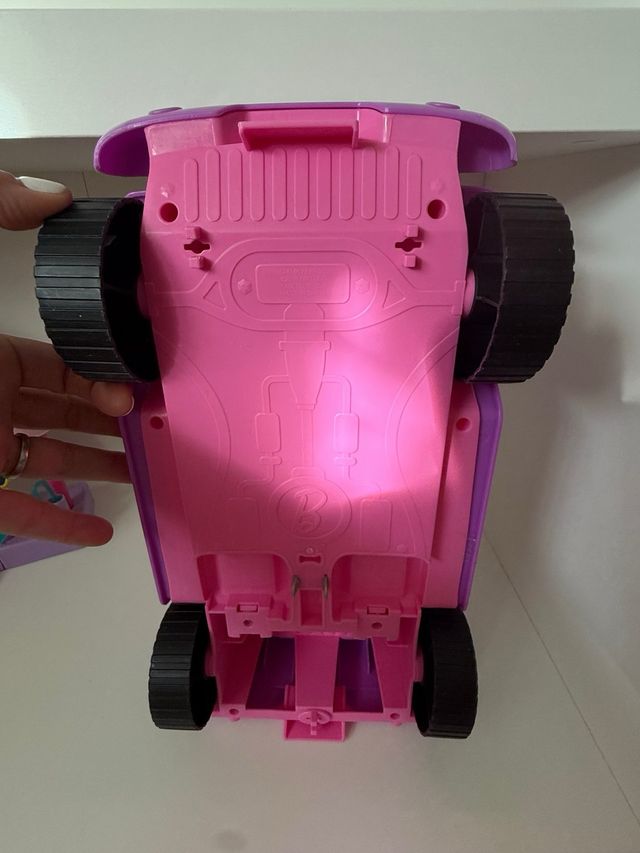 Jeep Barbie descapotable rosa