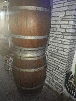 Esclusivo mobiletto a botte in legno fatto a mano