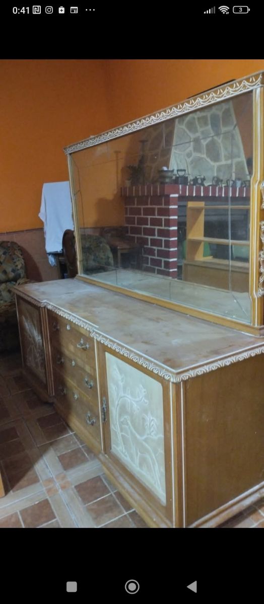 Cómoda antigua de madera