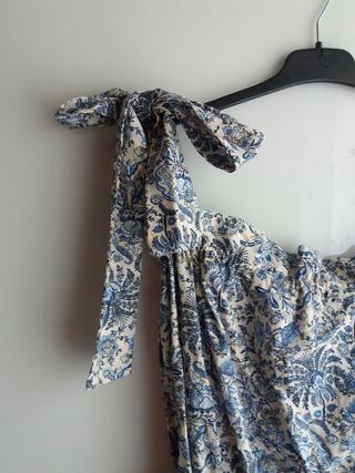 Precioso mono con tirantes de lazada. Con pantalón