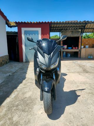 Yamaha X-MAX 400cc-Solo 11.000km