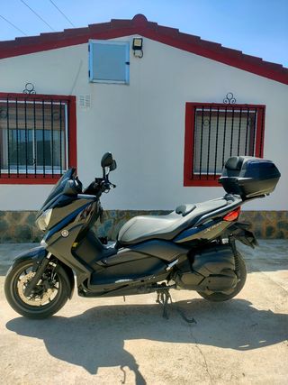 Yamaha X-MAX 400cc-Solo 11.000km