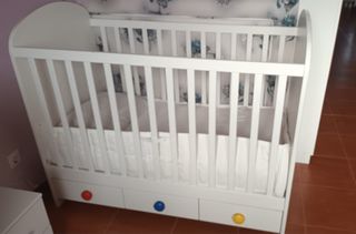 Cuna blanca Ikea con cajones incluye colchon 