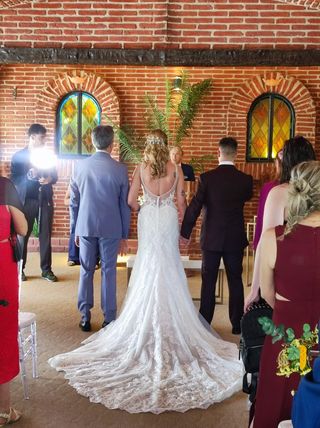 Vestido novia encaje blanco ,con pedrería 