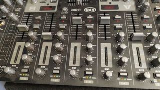Mesa mezcladora Behringer Xenyx 1204USB