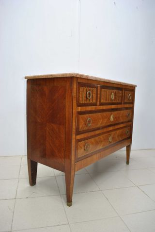 Antigua cómoda Luis XVI