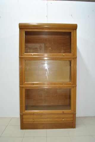 Antigua vitrina globe wernicke de roble