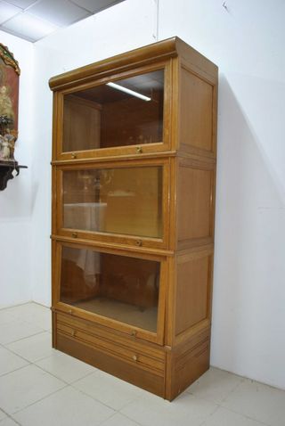 Antigua vitrina globe wernicke de roble