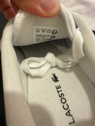 Zapatillas Carnaby Lacoste con cocodrilo dorado