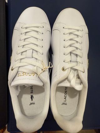 Zapatillas Carnaby Lacoste con cocodrilo dorado