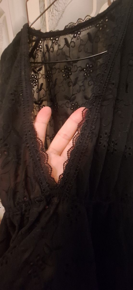 Vestido negro encaje