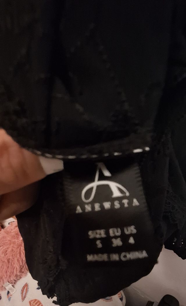 Vestido negro encaje