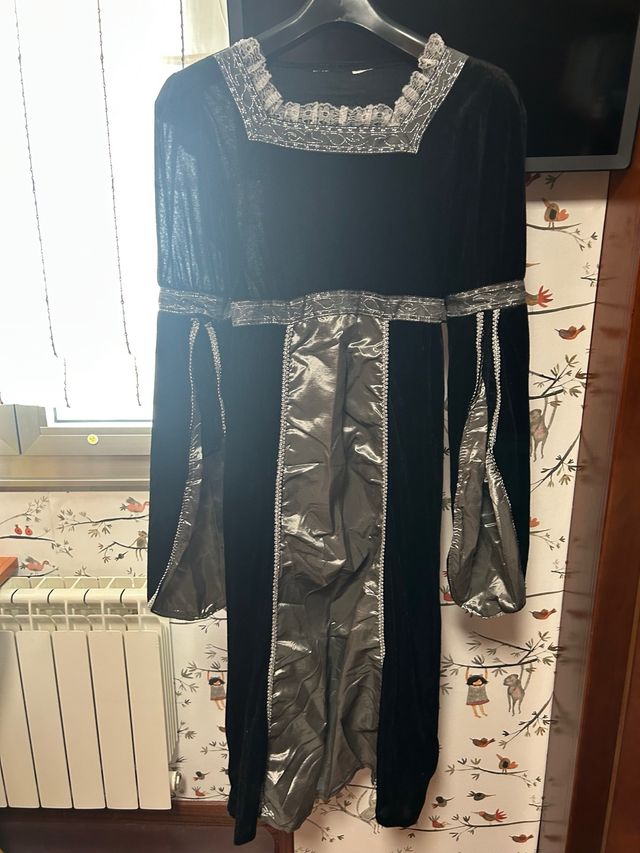Disfraz medieval niña negro-plata