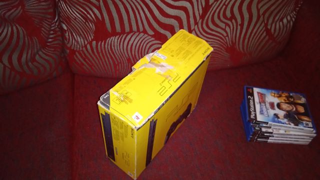 PlayStation 2 con scatola e giochi