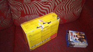 PlayStation 2 con caja y juegos 