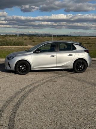 “Alquiler coche económico – Opel Corsa Barcelona”