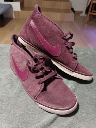 Zapatillas Nike altas moradas