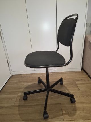 Silla oficina giratoria negra