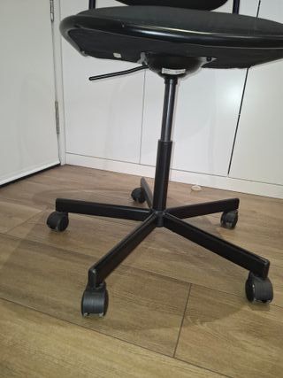 Silla oficina giratoria negra
