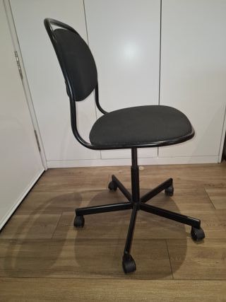 Silla oficina giratoria negra