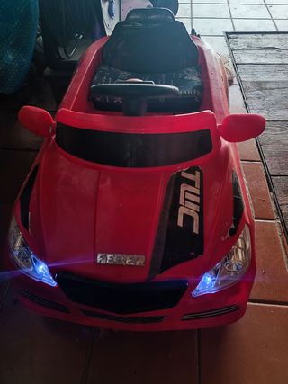 Coche eléctrico infantil