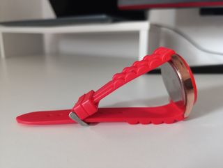 Reloj clásico de pulsera color rojo