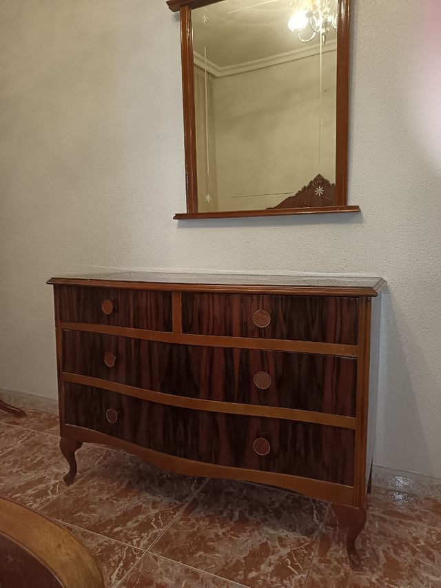 Dormitorio antiguo de madera