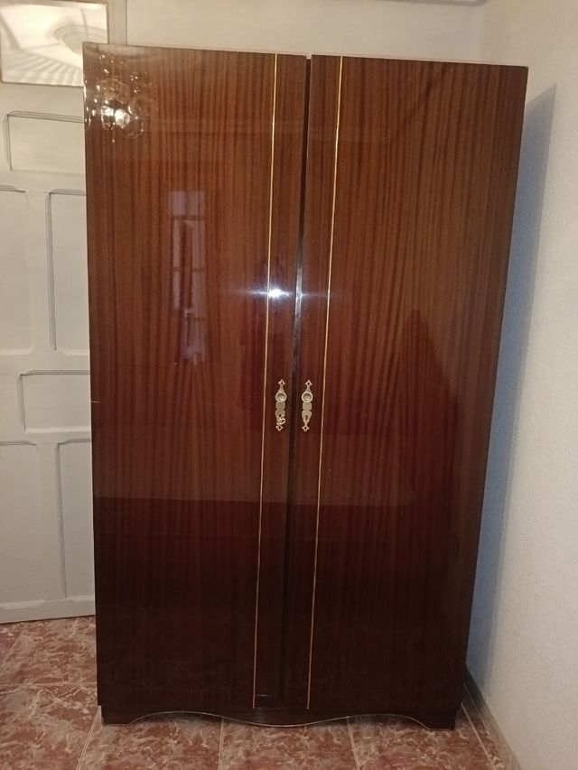 Dormitorio antiguo de madera